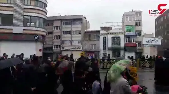 حضور تعدادی از اتباع کشور هنددر راهپیمایی ۲۲ بهمن+فیلم