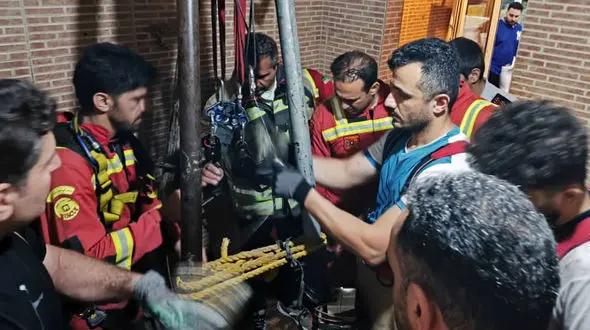 مرگبار دلخراش یک کارگر پس از سقوط به چاه 110 متری / در شهرآرا تهران رخ داد + فیلم