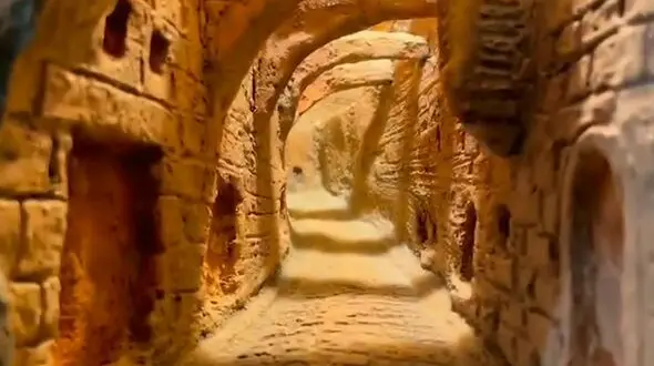پرسه زدن در کوچه های یک کوزه + فیلم