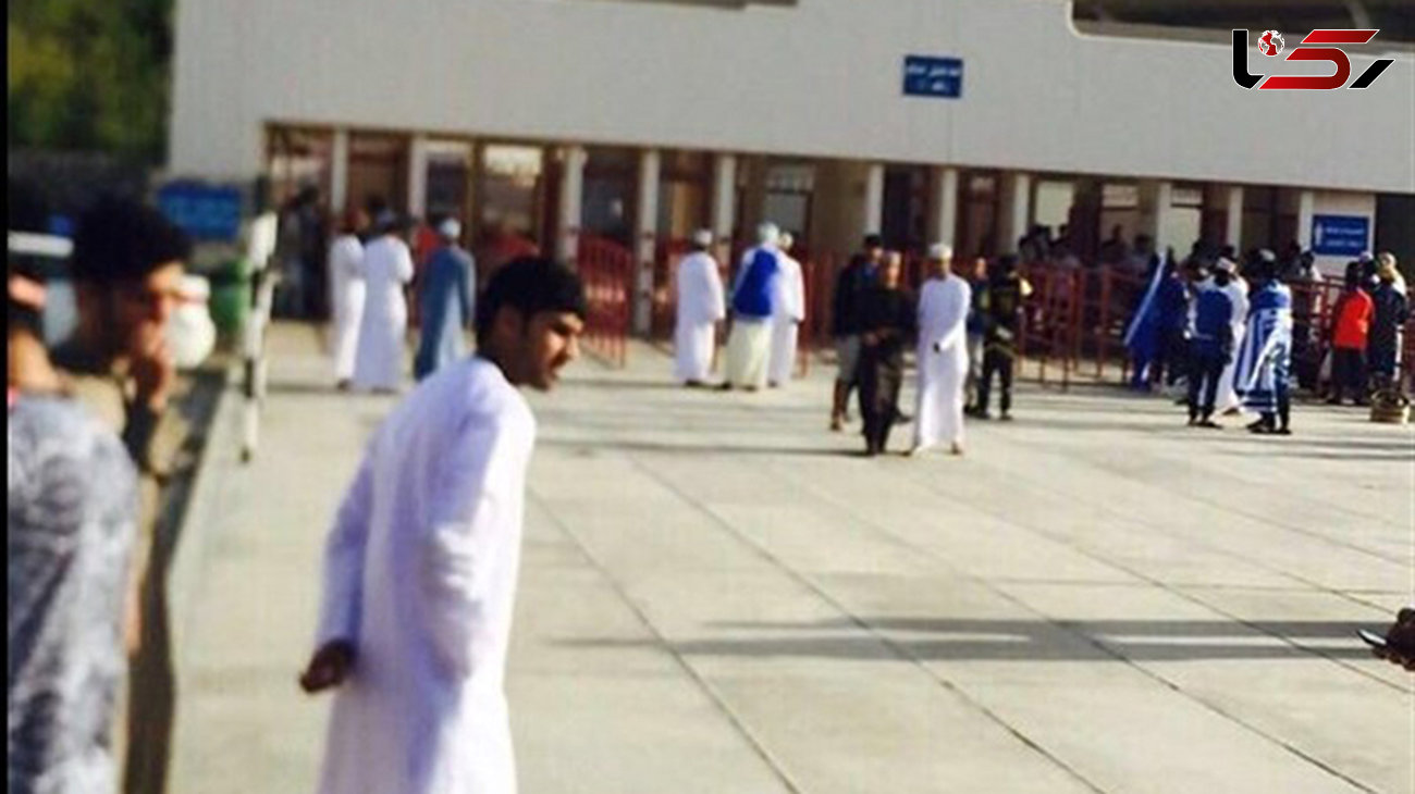  هواداران حریف عربستانی پرسپولیس با پرچم‌های آبی در حال ورود به ورزشگاه + تصاویر 