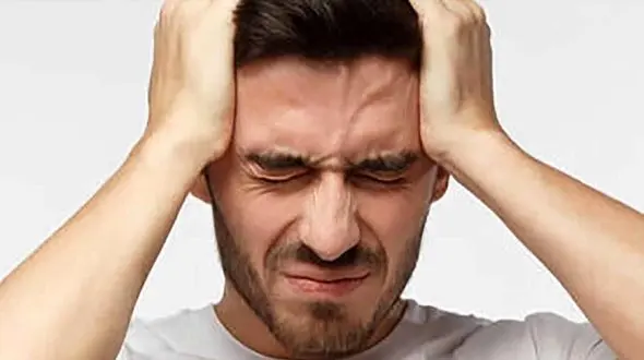 عواملی که سردردهای میگرنی را تشدید می کند