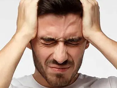 عواملی که سردردهای میگرنی را تشدید می کند