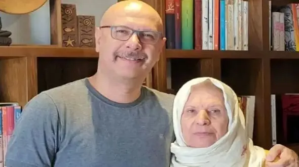 آواز شاد؛ غوغای محمد بحرانی دل همه ربود وقتی با مادرش همچین اجرایی داشت
