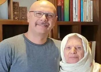 آواز شاد؛ غوغای محمد بحرانی دل همه ربود وقتی با مادرش همچین اجرایی داشت