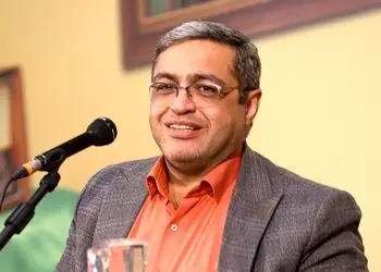 فیلم/ دکتر عزیزی: من با دخترای خودم تو هال میخوابیم، خونه رو امن کنید بچه هر جای خونه بیفته شهید شه!