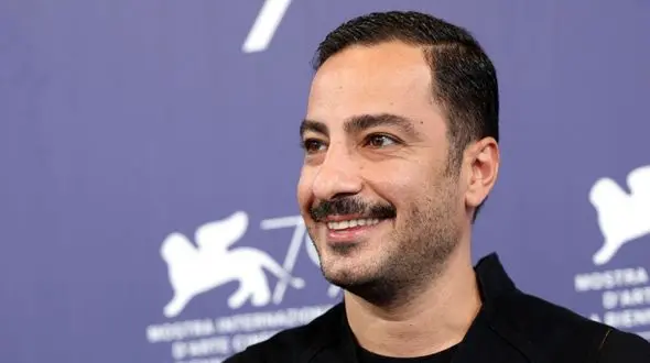 نوید محمدزاده باز هم با این استایل عجیب و غریب همه ما را بهت‌زده کرد