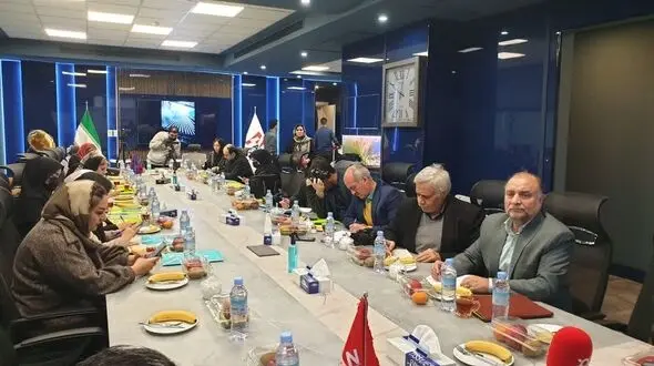 شرکت آریان فولاد در راه بورس / حداقل دستمزد کارگران معادل 300 دلار شود