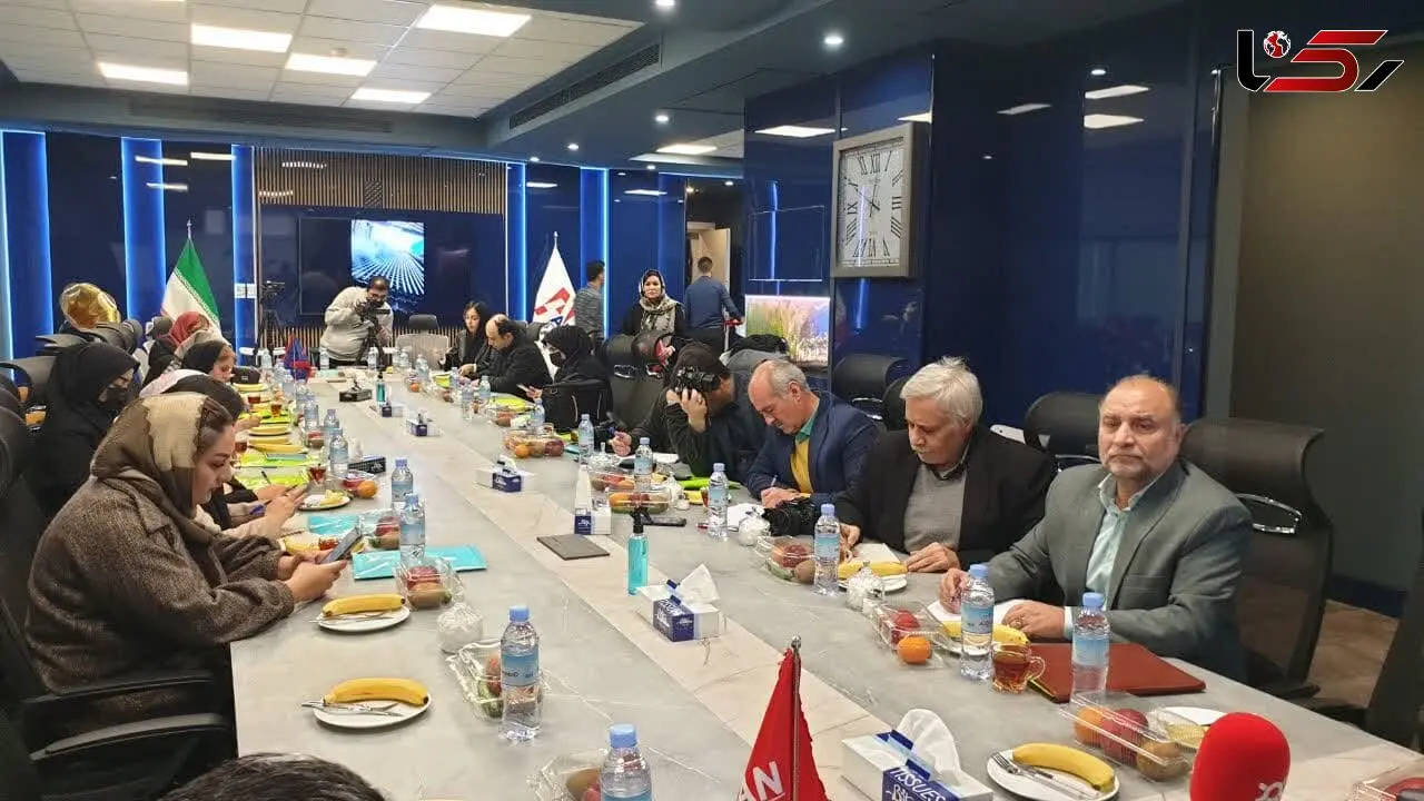 شرکت آریان فولاد در راه بورس / حداقل دستمزد کارگران معادل 300 دلار شود