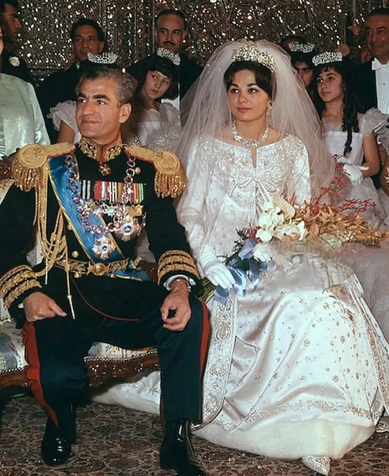 جواهرات فرح دیبا در روز عروسی‌اش