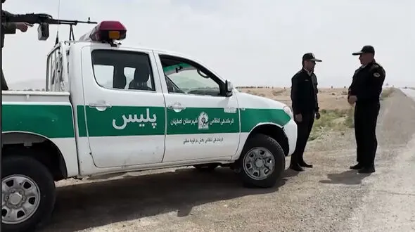 فیلم هالیوودی صفر تا صد عملیات در نابودی  هلیکوپترها و  هواپیماهای آمریکایی در جنوب اصفهان / سه هواپیمای سی 130 با هلیکوپترهای داخل شان و 4 هلیکوپتر در حال پرواز