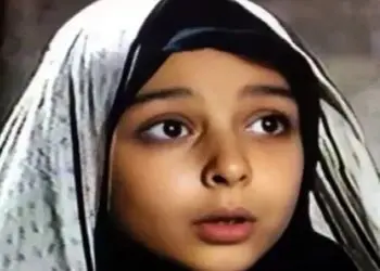 عکس / تغییر چهره زیبای خانم بازیگر خردسال «مونا غمخوار» در 38 سالگی ... /  جذاب و باوقار با تیپ و استایل تینیجری ...