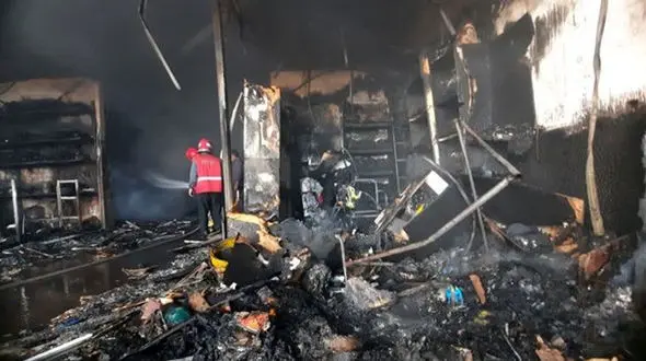  2 نفر در کوه چنار ۴۰ مغازه را به آتش کشیدند !