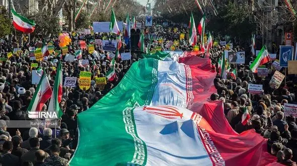حضوری حماسی در چهل وچهارمین بهار انقلاب/ راهپیمایی ۲۲ بهمن به وسعت ایران و روایت تصاویر