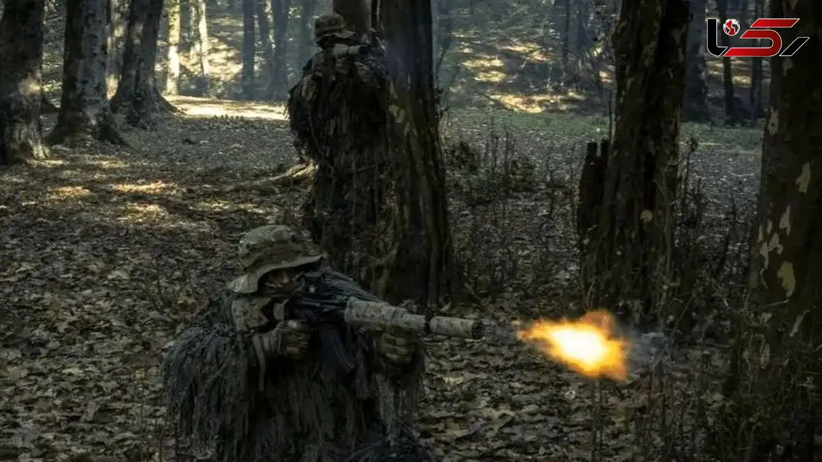 عکس‌های جذاب از تمرین یگان ویژه فاتحین در میان جنگل و مرداب