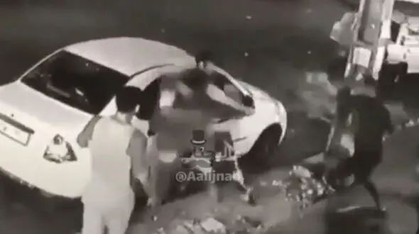 فیلم حمله با قمه و شمشیر به قهرمان بوکس ایران در کرج / ببینید