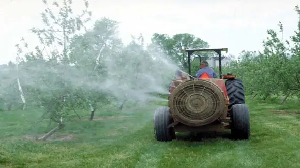 واگذاری 3000 دستگاه تراکتور به مددجویان کمیته امداد