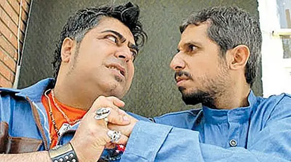 ویدیو امروز | سکانس به یادماندنی فیلم سینمایی چارچنگولی زمانیکه جواد رضویان و رضا شفیعی جم دارن بازی استقلال و پرسپولیس می بینن / کارشناسی داوری خنده دار جواد رضویان