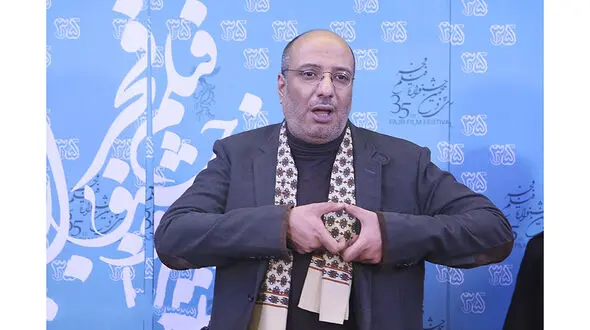حرکات عجیب و غریب بازیگر معروف در کاخ جشنواره+عکس
