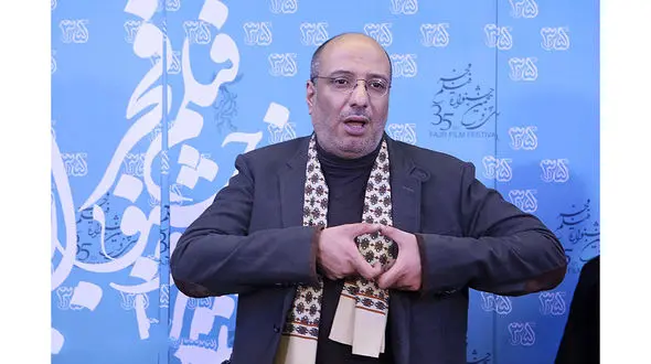 حرکات عجیب و غریب بازیگر معروف در کاخ جشنواره+عکس