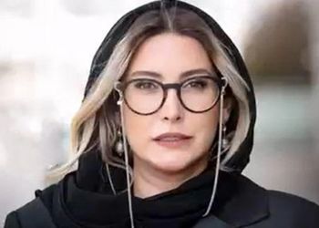 عکس سفر در زمان /  فریبا نادری با شوهر اولش کنار مادر و خواهر زیبایش در رستوران ..