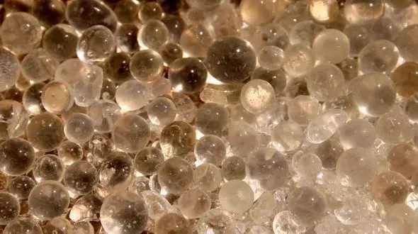 بهترین ترفند گرفتن بخار شیشه ماشین در روزهای برفی +فیلم 