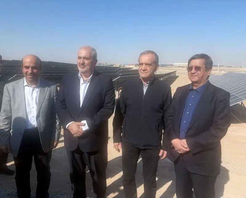 نیروگاه‌های خورشیدی ۹۵ مگاواتی استان تهران با حضور رئیس‌جمهور افتتاح شد