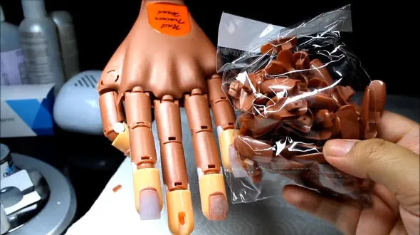 آموزش ساخت و کاشت ناخن با ساده ترین مواد، تنها در 3 دقیقه + فیلم