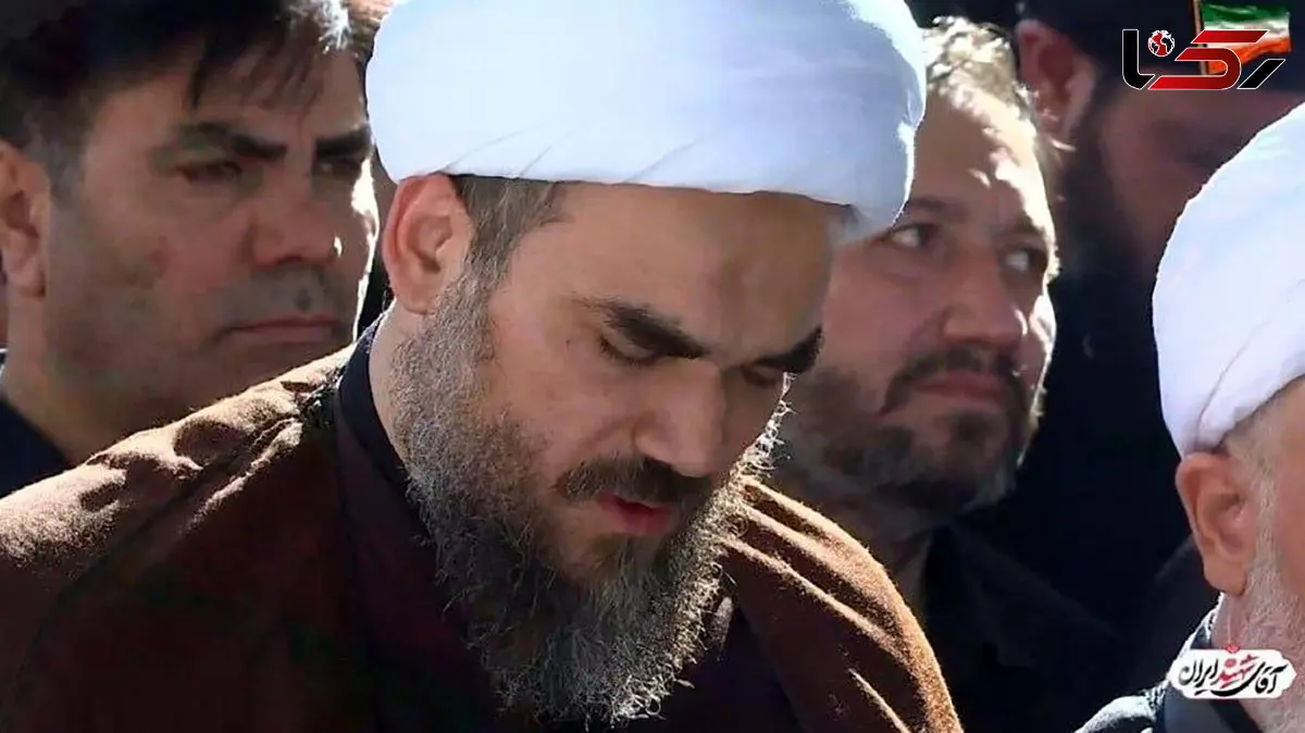 وداع جانگداز پدر نوه آیت الله خامنه ای با پیکر دختر ۱۴ ماهه‌اش در مصلی + فیلم