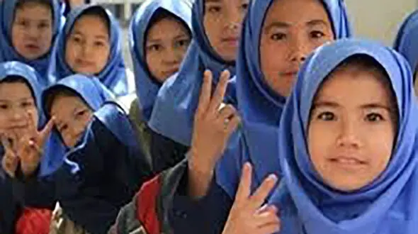 کمبود فضای آموزشی به دنبال ورود بی رویه «اتباع»/سر و سامان دادن اتباع در حاشیه شهر ها در دستور کار قرار گیرد!