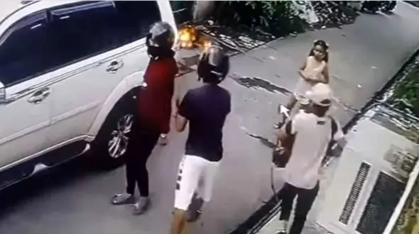 مبارزه دیدنی دختر کوچولو با سارقان