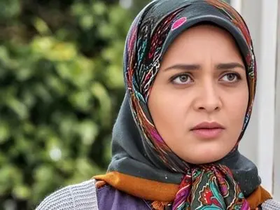 عکس / شکار عشق اول نقی معمولی در متروی تهران / به قول بهتاش دختر محمود نقاش تیپ میزنه چپ و راست ...