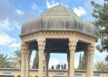 تفسیر فال حافظ امروز 3 مرداد ماه 1405