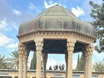 تفسیر فال حافظ امروز 3 مرداد ماه 1405