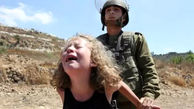 جدال دردناک دختری زیبا با سربازان اسرائیلی / فیلمی که دنیا را تکان داد