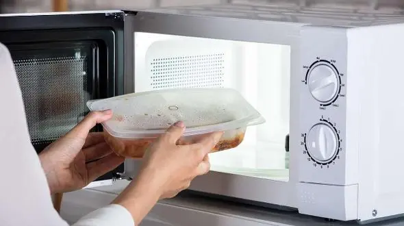 اثرات مرگبار غذای داغ در ظروف پلاستیکی بر قلب شما!