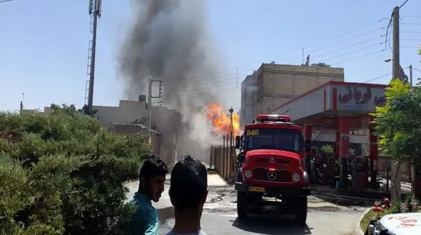 آتش سوزی  هولناک در پمپ بنزین پل تمدن اصفهان + عکس و فیلم