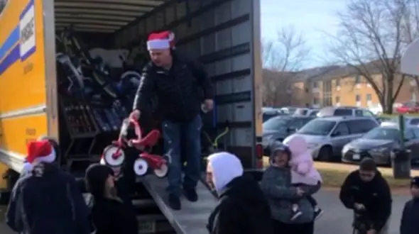 خرید 12 هزار دلاری اسباب بازی برای کودکان