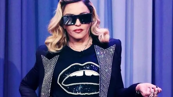  مدونا باحجاب و نامزد 25 ساله‌اش+ عکس 