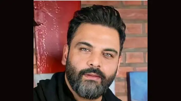 احسان علیخانی: به نظر من خوشبختی فاصله بین دو تا بدبختیه!+ویدیو