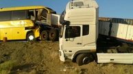 برخورد سنگین اتوبوس و کامیون در جاده سمنان / جان 27 مسافر در خطر افتاد