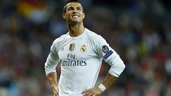 عکس/ یادی کنیم از جواهرات خیره کننده رونالدو در مراسم قرعه ‌کشی لیگ قهرمانان اروپا به ارزش 6 میلیون پوند