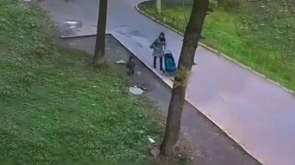 فیلم لحظه بلعیده شدن پسر بچه وسط خیابان