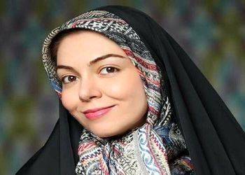 عکس / دلتنگی های جگرسوز خواهر و پدر آزاده نامداری بر سر مزار خانم مجری .../ کمرمان شکست چرا ....