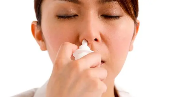 شست و شوی بینی با آب نمک راه درمانی سینوزیت