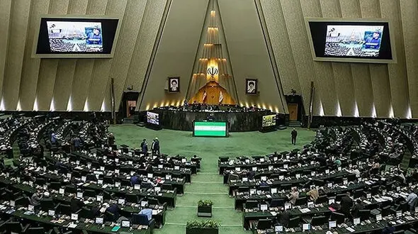 انتقاد نمایندگان از عملکرد برخی از بانک‌ها در پرداخت تسهیلات به مشاغل و اقشار مختلف مردم