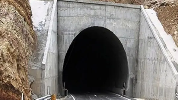 فیلم آتش سوزی در تونل تنگه زاغ هرمزگان / پسر نوجوان 90 درصد سوخت + جزییات