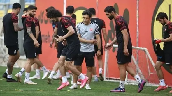 بازیکن استقلالی جزو گزینه‌های نقل و انتقالاتی پرسپولیس نیست