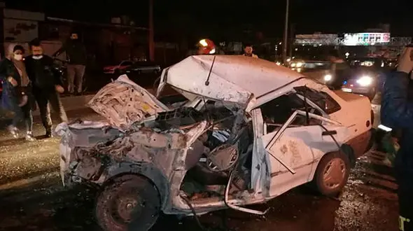 تصادف مرگبار پراید با کامیون کشنده / پراید مچاله شد