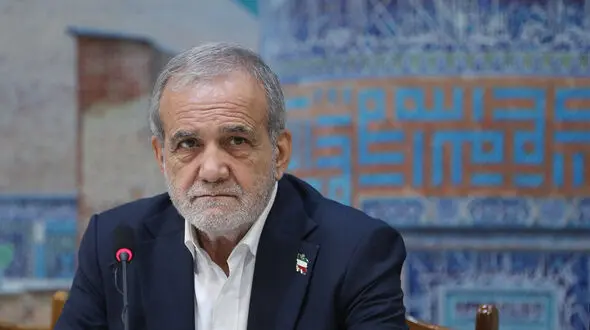 مجری تلویزیون اردبیل به پزشکیان : آقای رئیس جمهور همکارانتان می گویند مصاحبه را تمام کن / پزشکیان: به حرفشان گوش نده