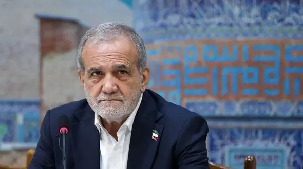 مجری تلویزیون اردبیل به پزشکیان : آقای رئیس جمهور همکارانتان می گویند مصاحبه را تمام کن / پزشکیان: به حرفشان گوش نده